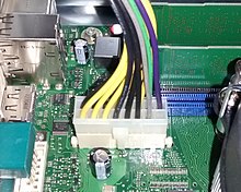 220px-Fujitsu_12_volts_single_m-b_power_connector_IMG_20170323_174819979.jpg