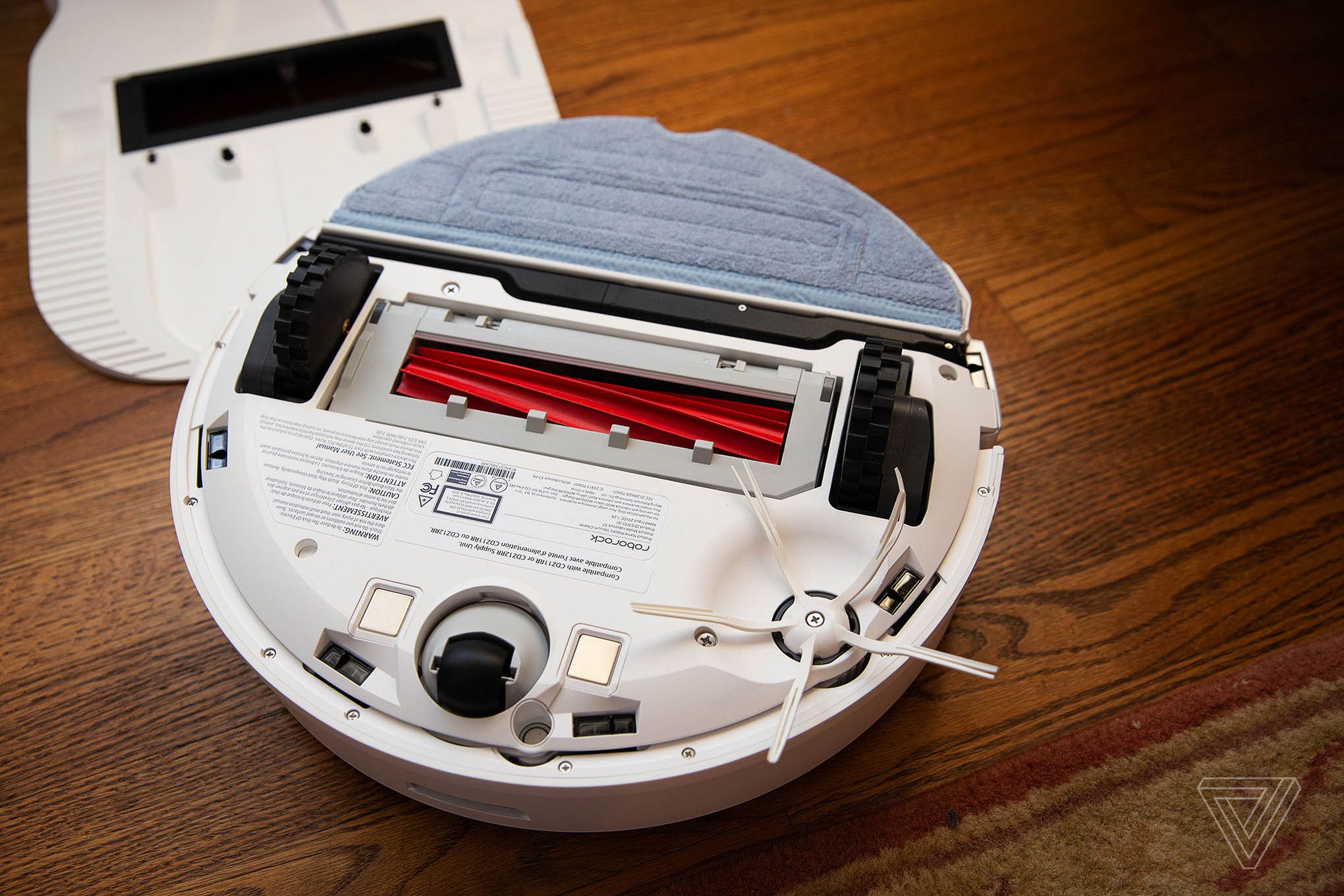 The Roborock S7 has a rubber brush, a side sweeper, and a detachable mopping unit.